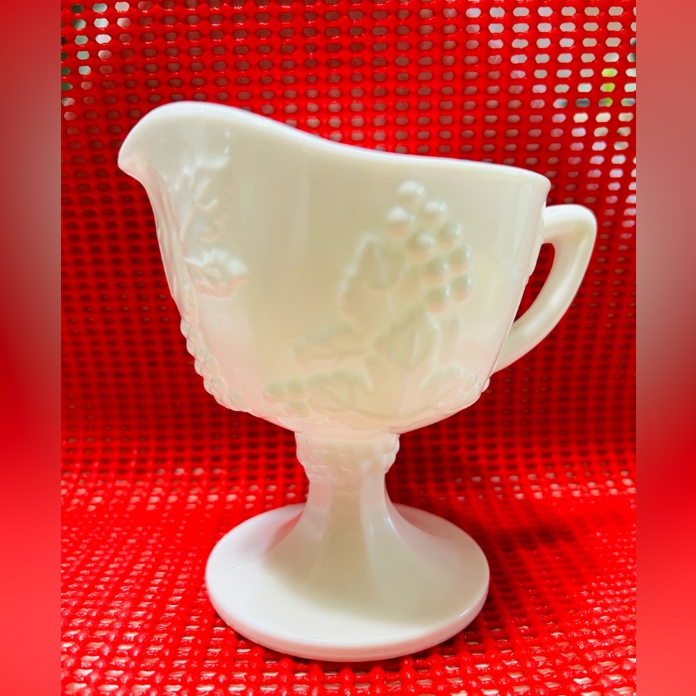 Vintage grape leaf creamer pitcher,mint condition. 4.25” tall.